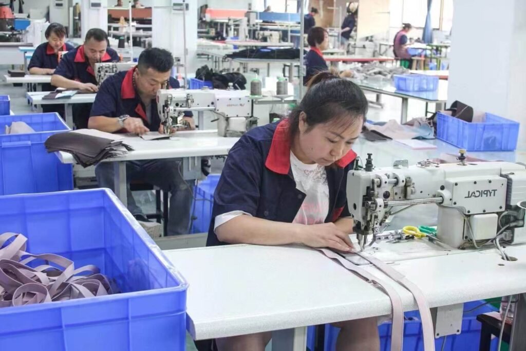 Makeup Bag Manufacturers: Your Complete 2026 Guide to Custom Cosmetic Bag Production & OEM Solutions 5 Solton Leather Factory