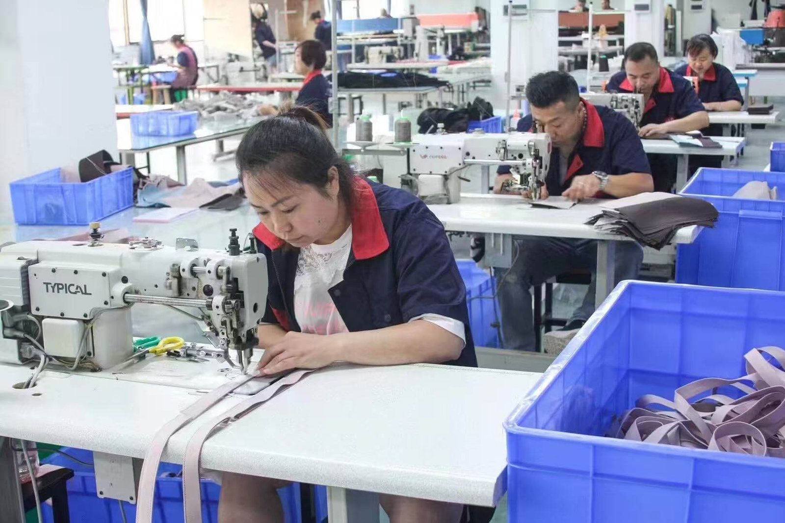 Makeup Bag Manufacturers: Your Complete 2025 Guide to Custom Cosmetic Bag Production & OEM Solutions 5 Solton Leather Factory