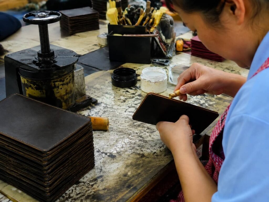 How Leather Wallets Are Made: A Complete Manufacturing Process 5 Leather wallet edge painting and burnishing process