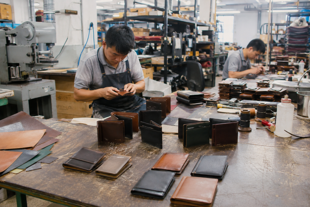 How to Choose a Leather Wallet Manufacturer: A B2B Buyer's Guide 1 Leather wallet manufacturer producing custom wallets for B2B brands