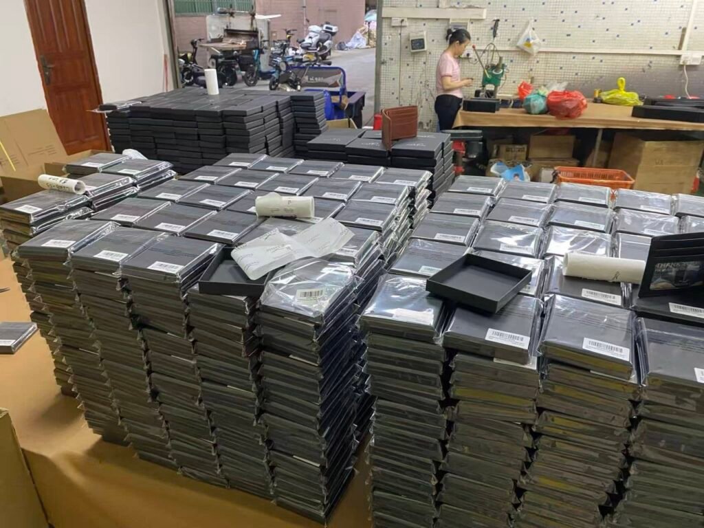 Custom Leather Wallet Manufacturer 10 Solton Leather in-house leather wallet manufacturing factory in Guangzhou